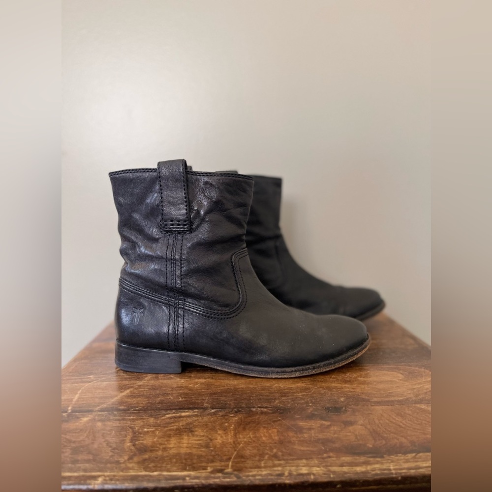 *SOLD* FRYE Anna Shortie Leather Black Boots Size 5.5